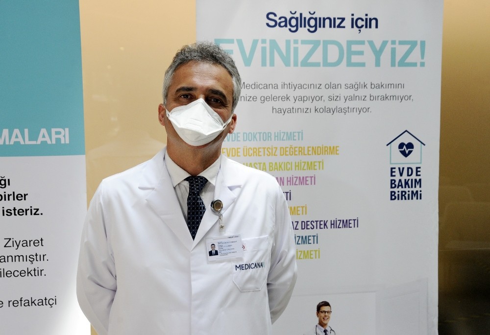 Koronavirüsü yenen doktorlar görevlerine devam etmek için gün sayıyor 