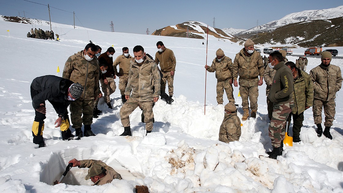 Koruculardan oluşuyor! Bitlis’te “çığ timi” kuruldu