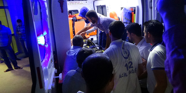 Korucuları taşıyan minibüs takla attı