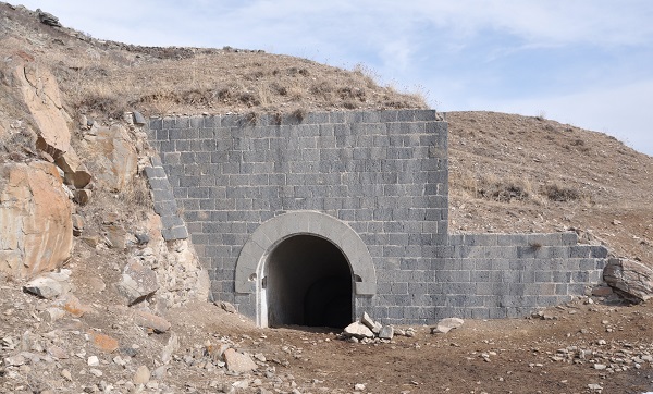 Koruma altına alınması isteniyor! Tarihi yapı kaderine terk edildi