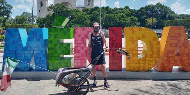 Koşarak ülke gezen adam! Bakın kaç günde tamamladı