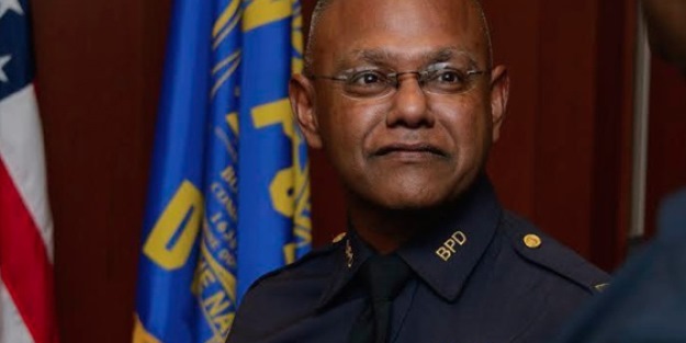 Köşeye sıkışan ABD siyahi Müslüman polise sığındı