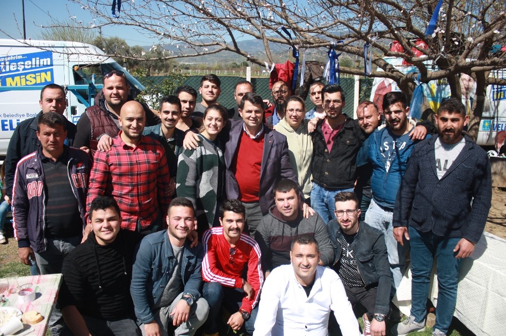 Köşk adayı Veli Tuna gençlerle bir araya geldi 