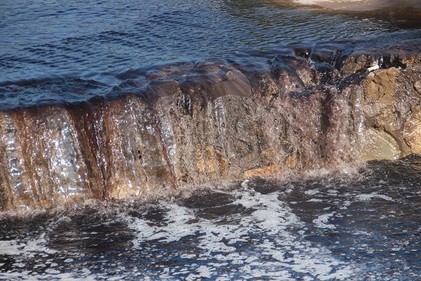 Köşk Çayı siyaha boyandı