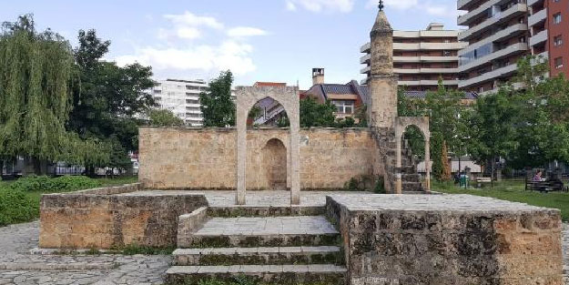 Kosova'da 564 yıllık tarihi camiye çirkin saldırı