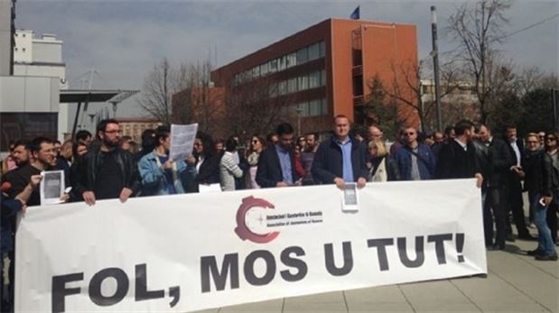 Kosova’da basın mensuplarından Başbakana protesto