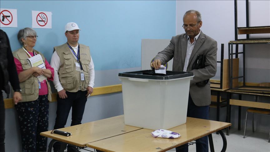 Kosova'da halk sandık başında
