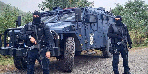 Kosova'da tansiyon yükseliyor! Sırplar polis noktasına saldırdı
