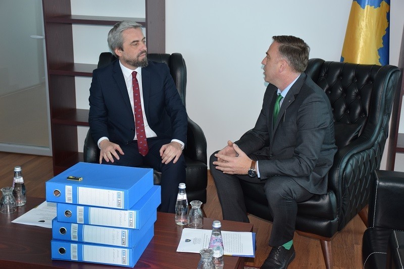 Kosova’da Türk Bakan Enis Kervan, göreve başladı 