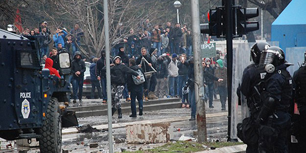 Kosova’daki protestonun bilançosu ağır oldu