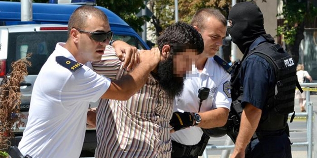 Kosovalı imamlara gözaltı zulmü sürüyor