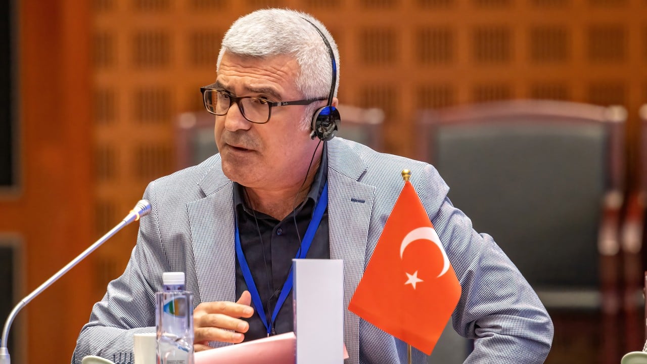 Koşun kavga var! Cumhuriyet yazarı hem gazetesine hem de CHP’ye posta koydu