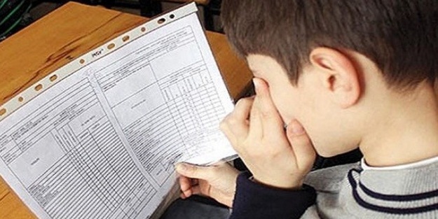 Kötü karne getiren çocuğunuza çok tepki vermeyin