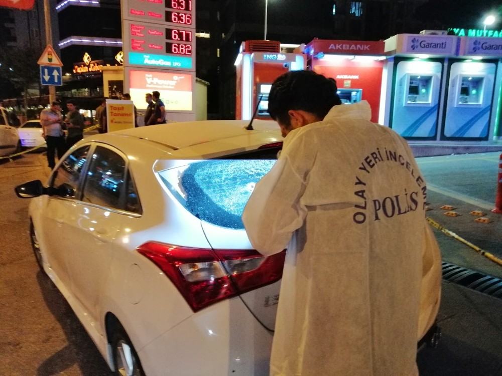 Kovaladıkları otomobile kurşun yağdırdılar: 1’i ağır 3 yaralı 