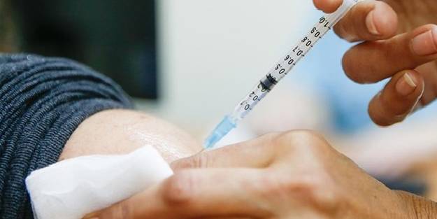 Kovid-19 aşılarıyla ilgili internetteki bilgiler yanlış ve tehlikeli