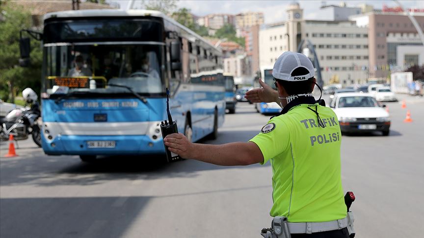 Kovid-19 denetimlerinde 105 toplu ulaşım aracı ve 13 iş yeri faaliyetten men edildi
