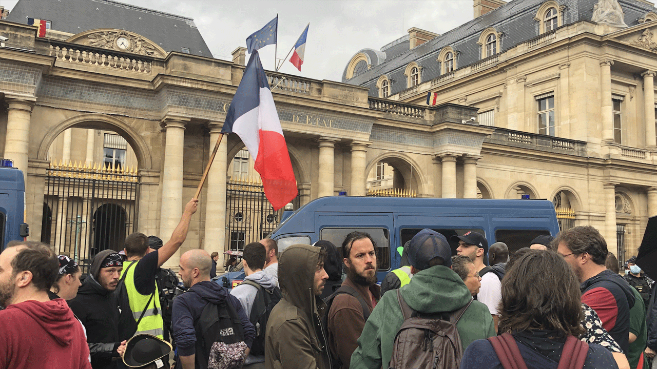 Kovid-19'un ağır faturası! Fransa'da gençlerin ruh sağlığı alarm veriyor