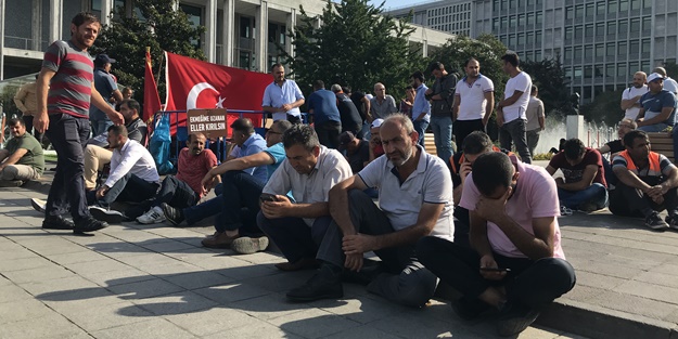 Kovulan İBB çalışanları CHP'ye isyan etti: İşçiler burada, namus sözü nerede?