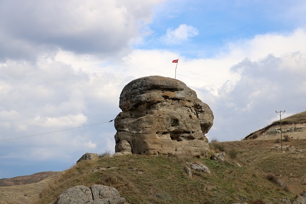 Köy halkı canından bezdi! Kimi kale diyor kimi meteor