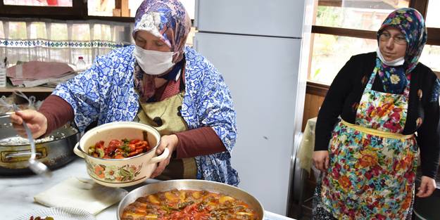Köy kadınlarının yöresel ürünleri rağbet görüyor