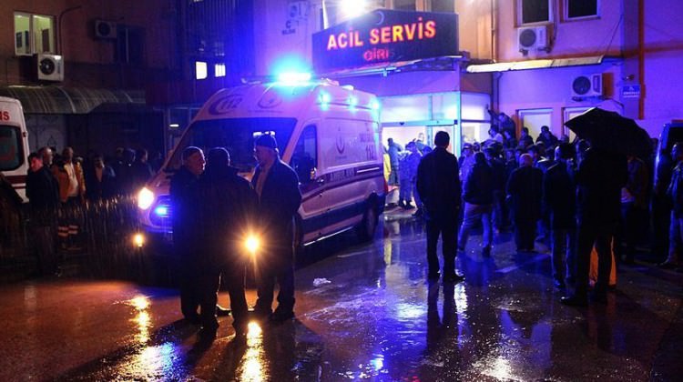 Köy minibüsü uçuruma devrildi: 1 ölü, 14 yaralı