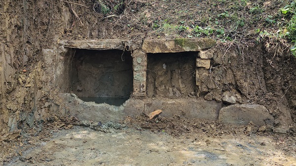 Köy muhtarı takdir topladı! Bir asırlık çeşme böyle gün yüzüne çıktı