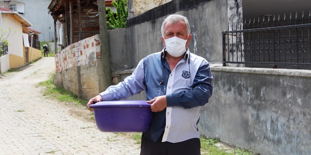 Köy muhtarından takdir toplayan hareket