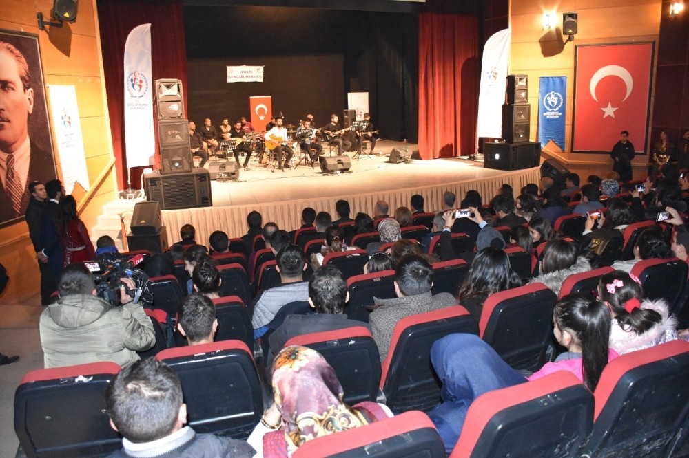 Köy okulları için yardım konseri 