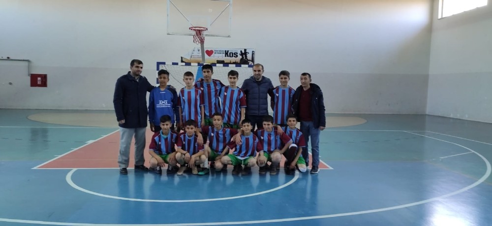Köy okulu öğrencileri futsalda şampiyon oldu 