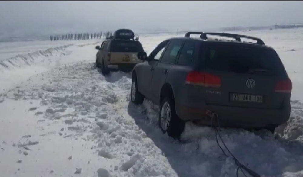 Köy okuluna yardıma giden Off-Road ekibi yolda mahsur kaldı 