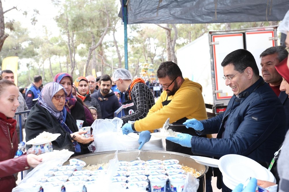 Köy Pazarı’na ziyaretçi akını 