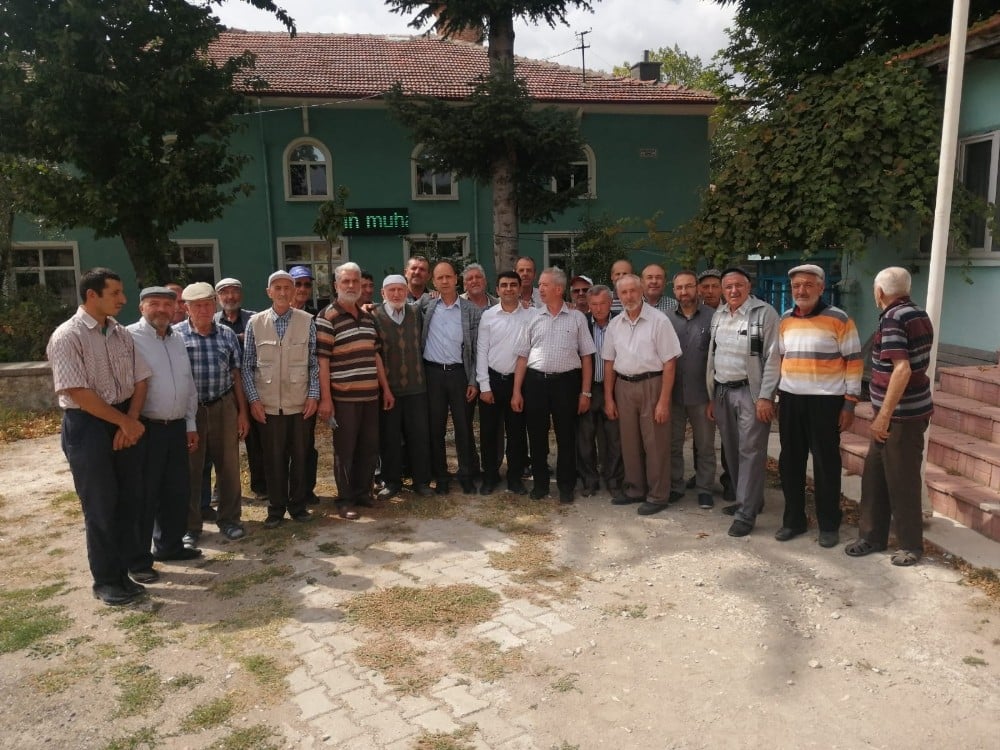 Köy yolları asfaltlanıyor 