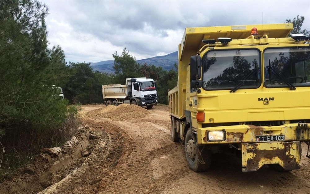 Köy yollarında stabilize çalışmalarına devam ediyor 