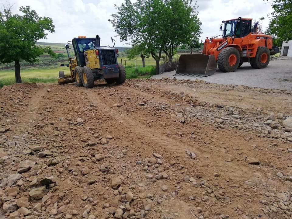 Köy yollarının genişletme çalışmaları başladı 