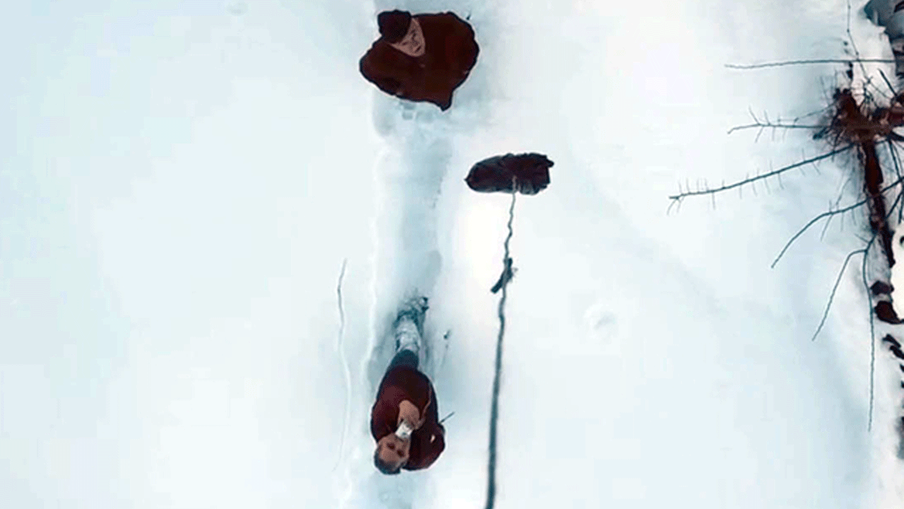 Köy yolunun açılmasını kemane çalarak kutladı!