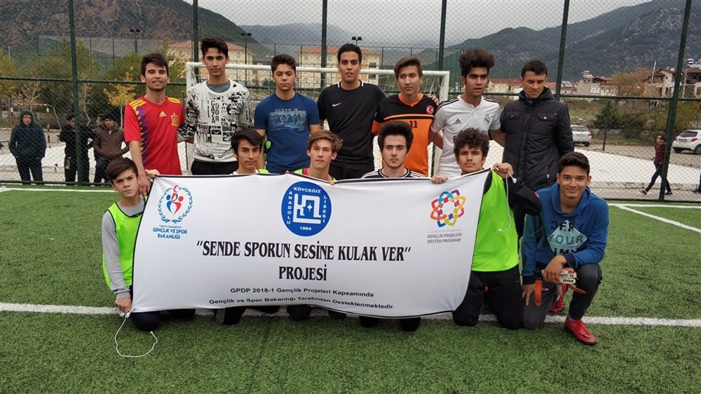 Köyceğiz Anadolu Lisesi sporun sesine kulak verdi 