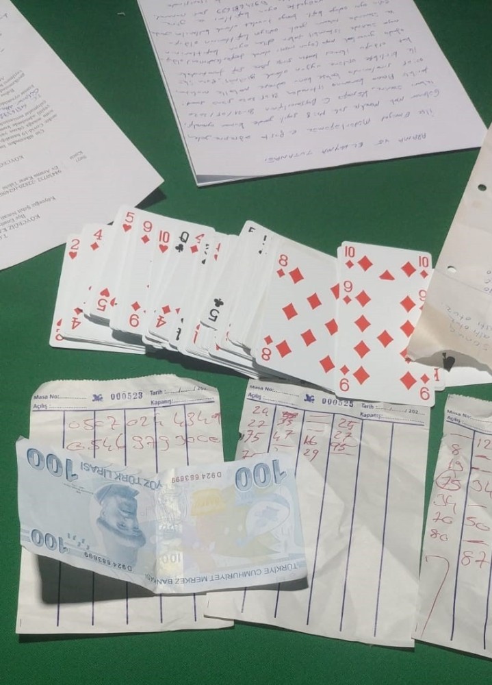 Köyceğiz’de polis evde kumar oynayan 4 kişiye suçüstü yaptı 