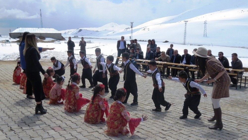 Köyde 23 Nisan Şenliği 