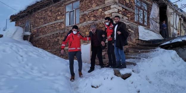 Köyde mahsur kalan hasta vatandaşa devlet yetişti!