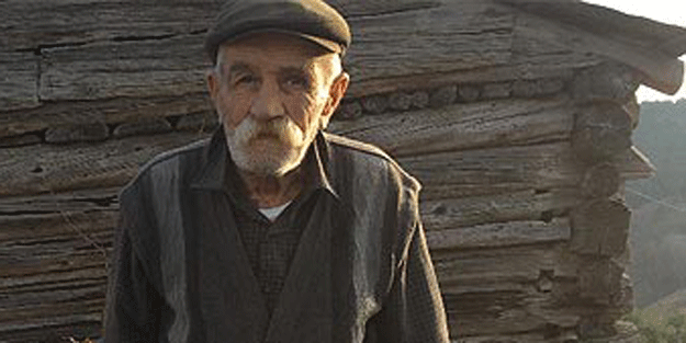 Köyde onlardan başka kimse kalmadı ancak onlar yine de terk etmiyor… Öyle bir sebebi var ki!