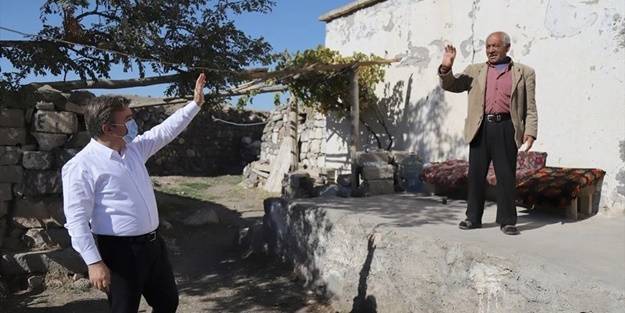 Köyde tek başına! Valinin teklifini kabul etmedi