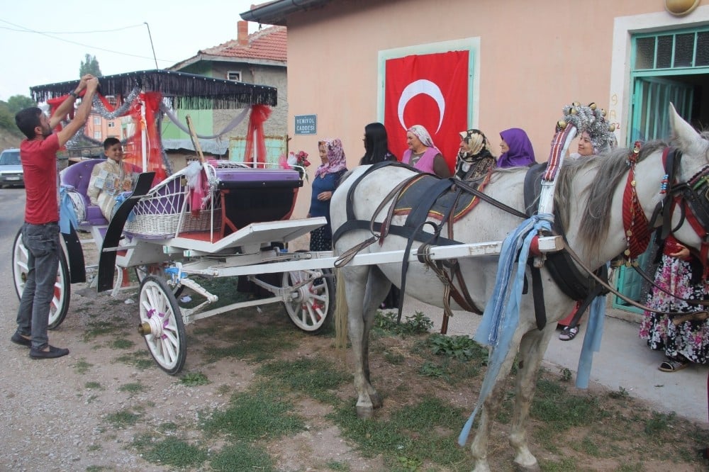Köydeki sünnet düğününde fayton sefası 