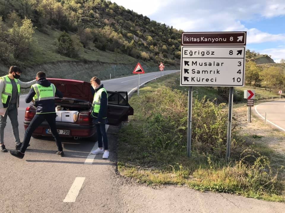 Köylere gidip ihtiyaç sahibi ailelere ulaşıyorlar 