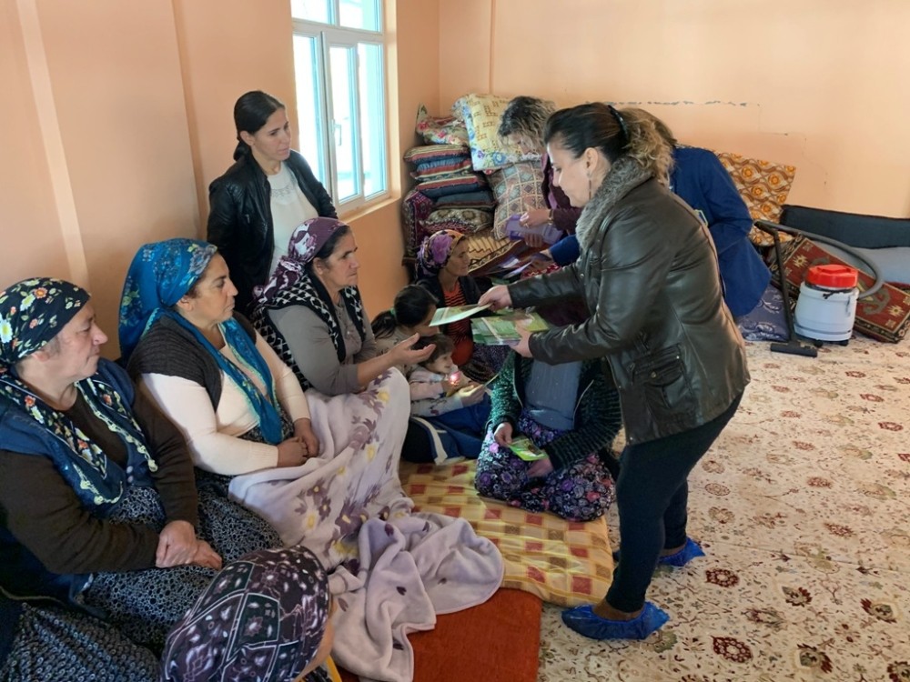 Köylü kadınlara kanser eğitimi verildi 