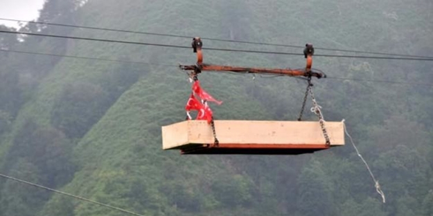 Rize’de havada duran tabut görenleri şaşırttı!