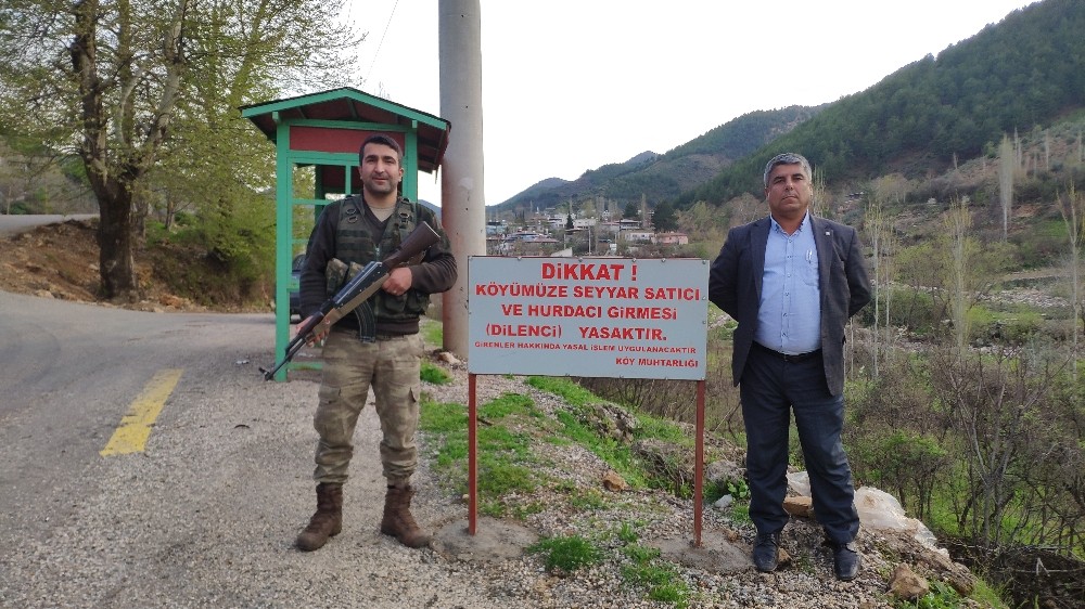 Köylüler hurdacı ve seyyar satıcılara girişi yasakladı 