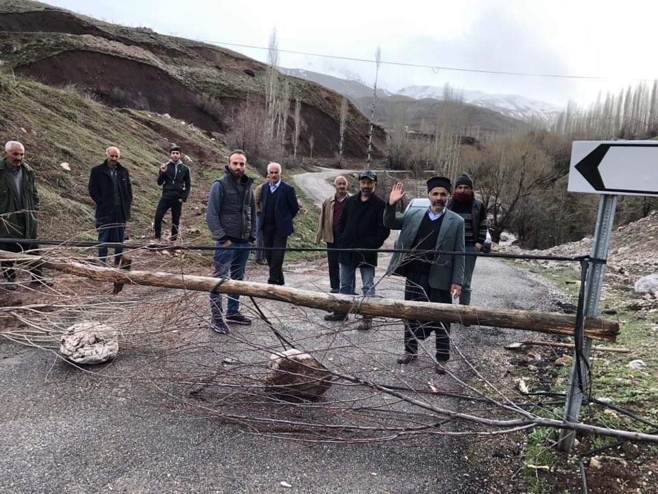 Köylüler kendilerini karantinaya aldı 