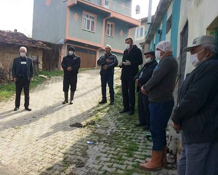 Köylüler Korona virüsün defi için kurban kesti 