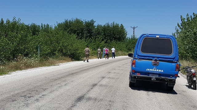Köylüler teröristlerin peşine düştü