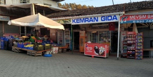 Köylüleri şaşırttı! 2 bin nüfuslu köyün veresiye defterini satın aldı